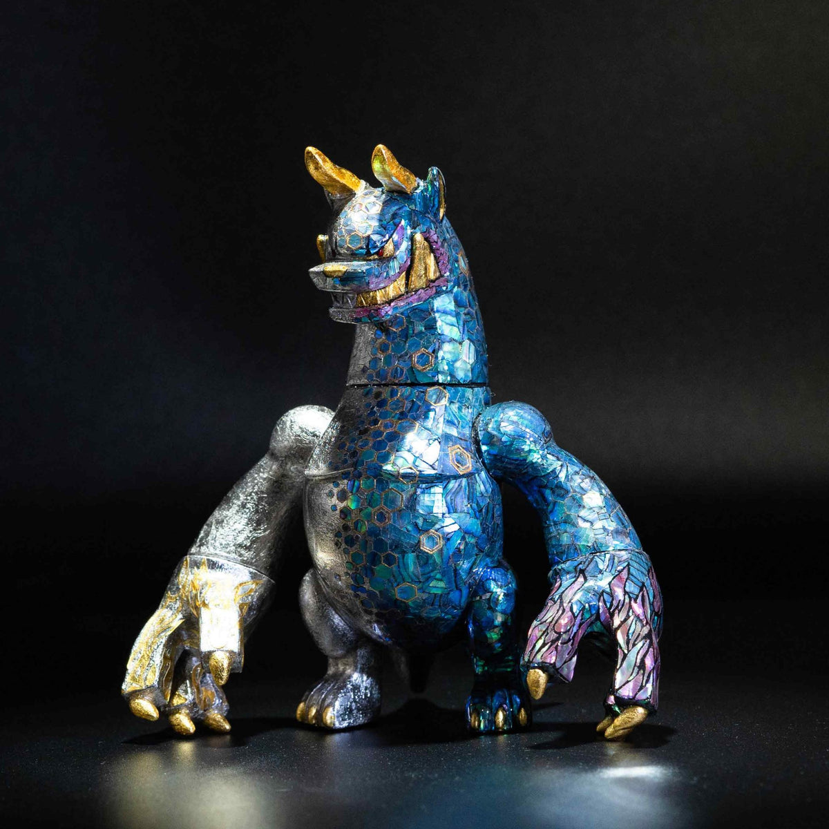ワンオフ】紅里工房 HOUNDDRAGONS TOUMA 螺鈿ソフビ