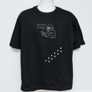Painter net × トイズキング T-BASE限定 フトアゴンTシャツ 足跡ver. 黒 正面